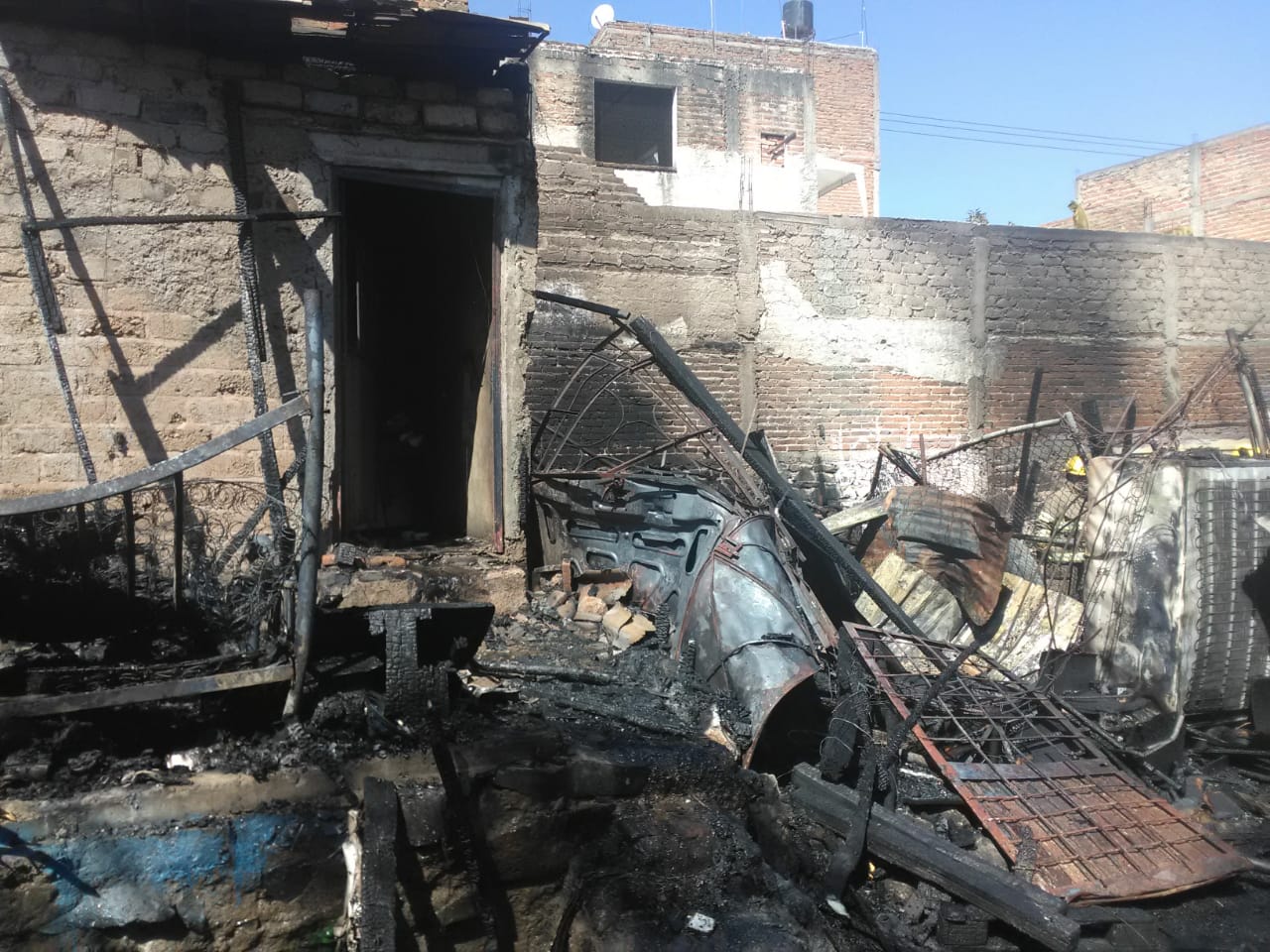 La tragedia sucedió la tarde del martes en una humilde vivienda construida con retazos de cartón y palos en la colonia Jalisco. (Cortesía)