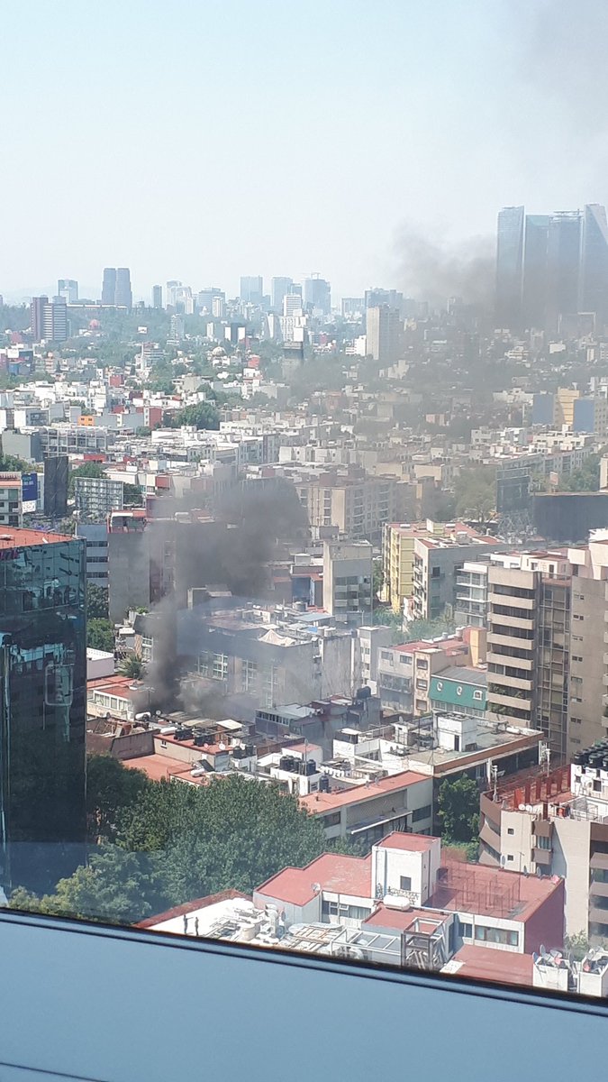 El incendio ocurrió en un departamento ubicado en la calle de Altadena y Dakota. (Tomado de Twitter)