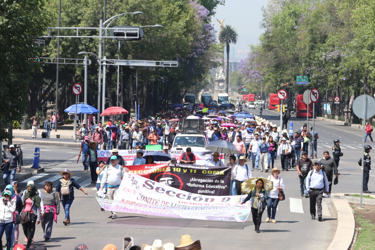 Integrantes de la CNTE marchan rumbo al Hemiciclo a Juárez. (Javier Ríos | Milenio)
