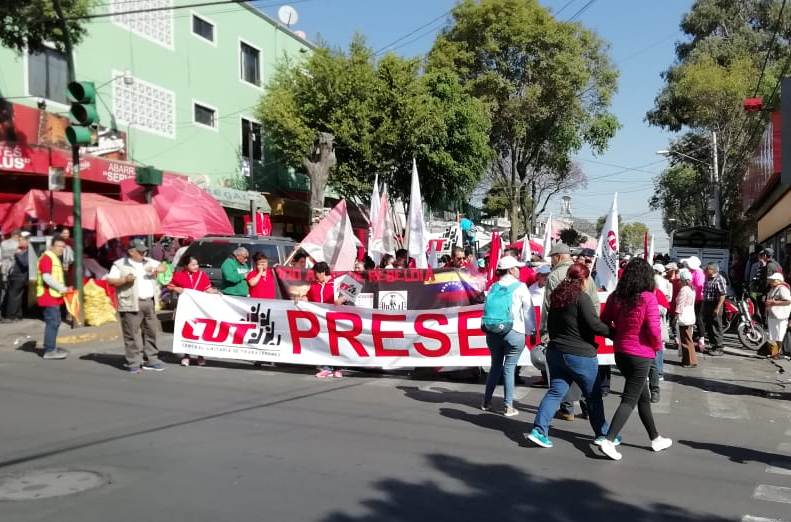 Los manifestantes caminan por la avenida Santa Lucía. | Gabriel Ortega