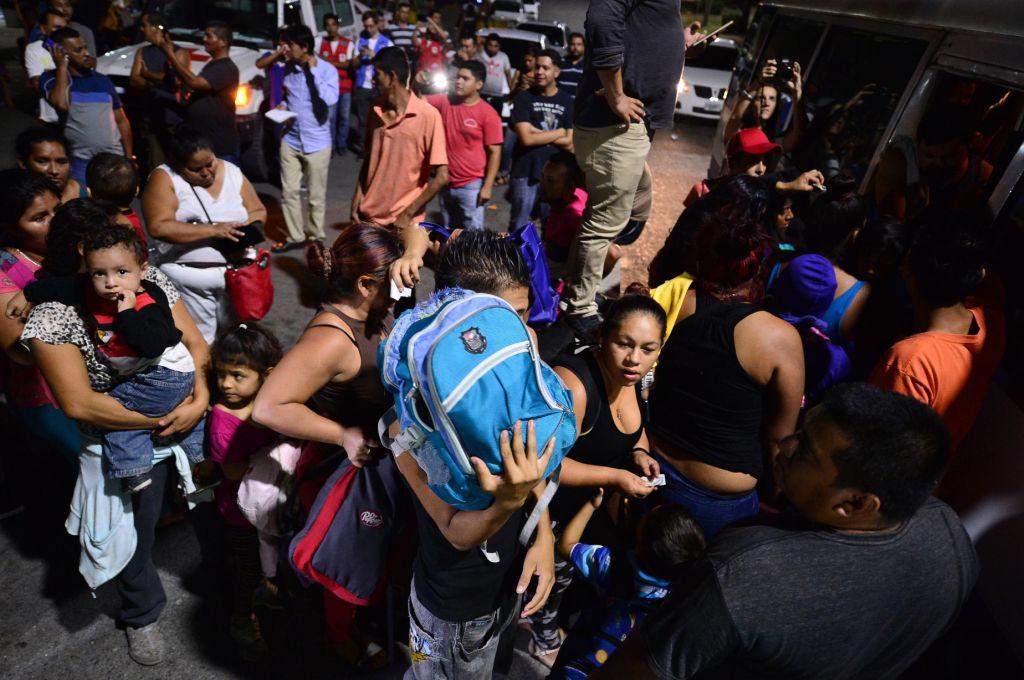 El nuevo movimiento migratorio se produce cuando Trump busca endurecer la política de migración. AFP