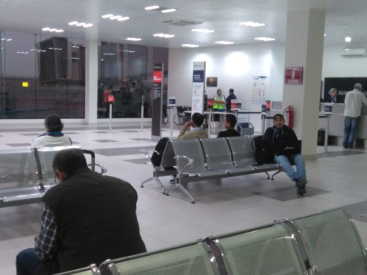Por el momento el servicio se mantiene activo, aunque sí está latente la posibilidad de que se suspendan los vuelos por dos meses. (Ana Ponce)