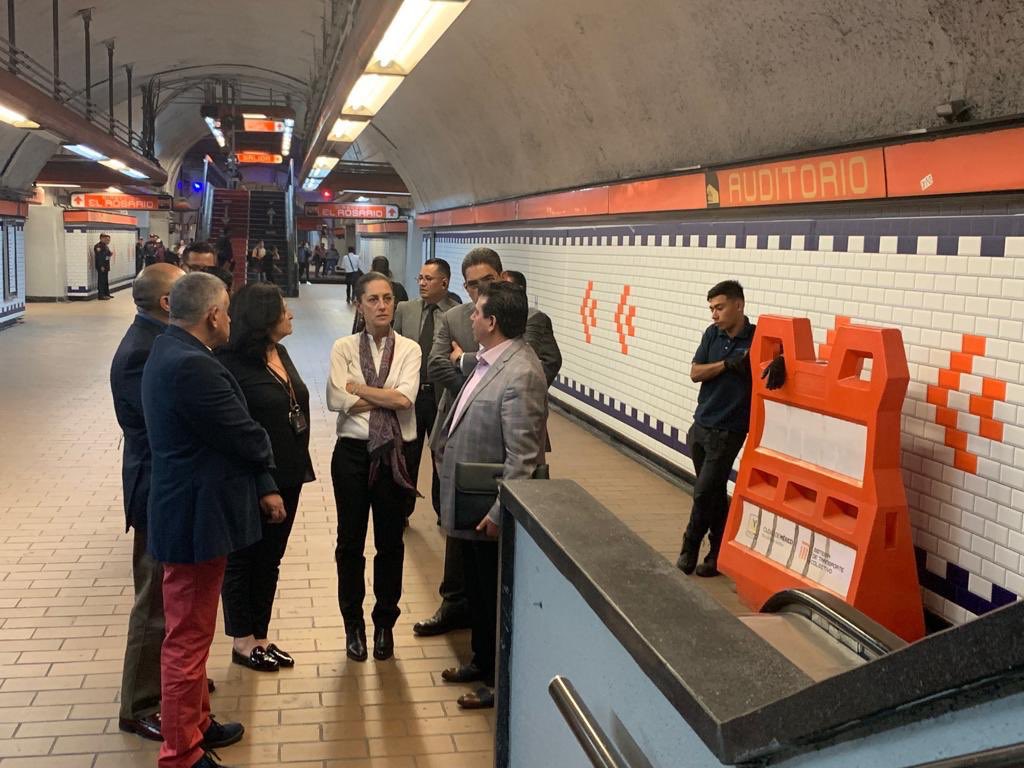Sheinbaum supervisó la reparación de las escaleras eléctricas. (@Claudiashein)