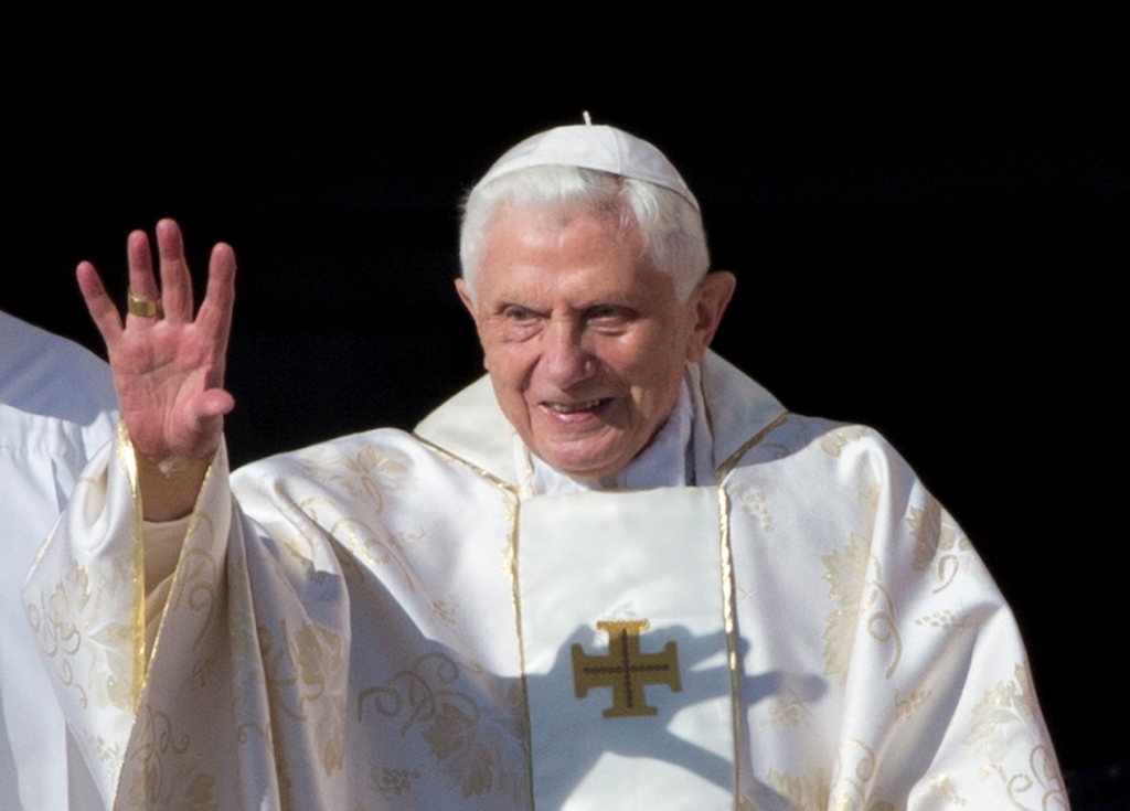 Benedicto XVI lamentó que algunos seminarios católicos estén abiertos a la homosexualidad (AP)