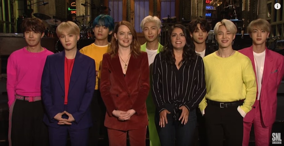 BTS grabó algunos segmentos de su aparición en 'Saturday Night Live' con Emma Stone (YouTube)