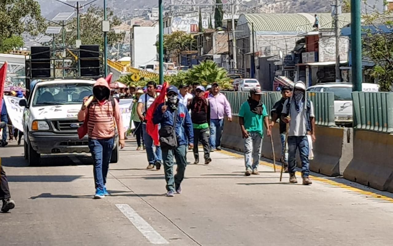 Los maestros agredieron al reportero durante una marcha, (Rogelio Agustín Esteban)