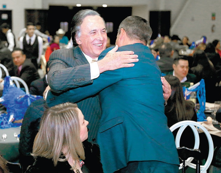 El presidente del Congreso de Tamaulipas, en una convivencia con personal del Poder Legislativo.
