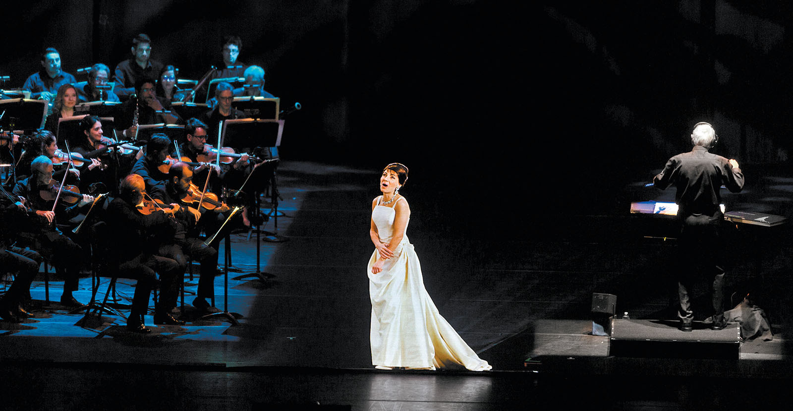 La soprano de origen griego interpretó “Vissi d’arte”, pieza con la que en 1950 “enloqueció” al público mexicano. (Omar Franco)