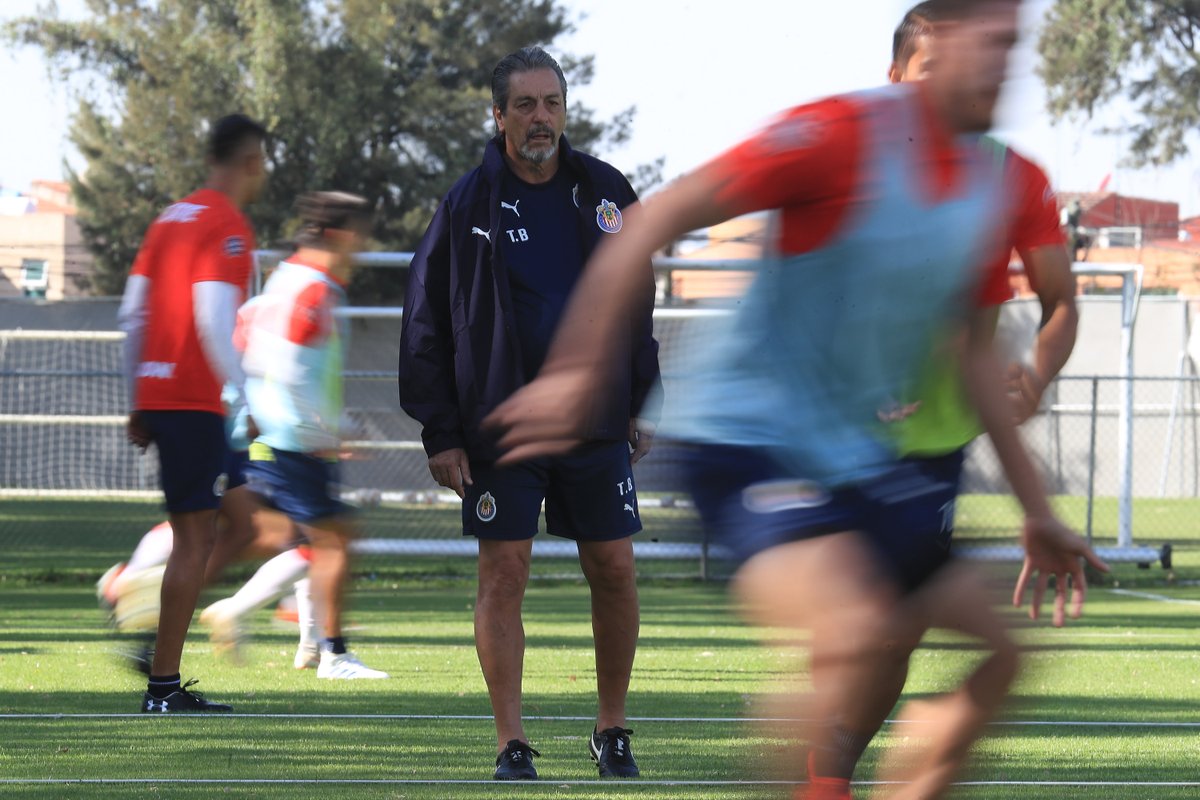 Para el debut de Tomás Boy en Morelia el Rebaño Sagrado presentará un 4-3-3 con algunas sorpresas. (@Chivas)