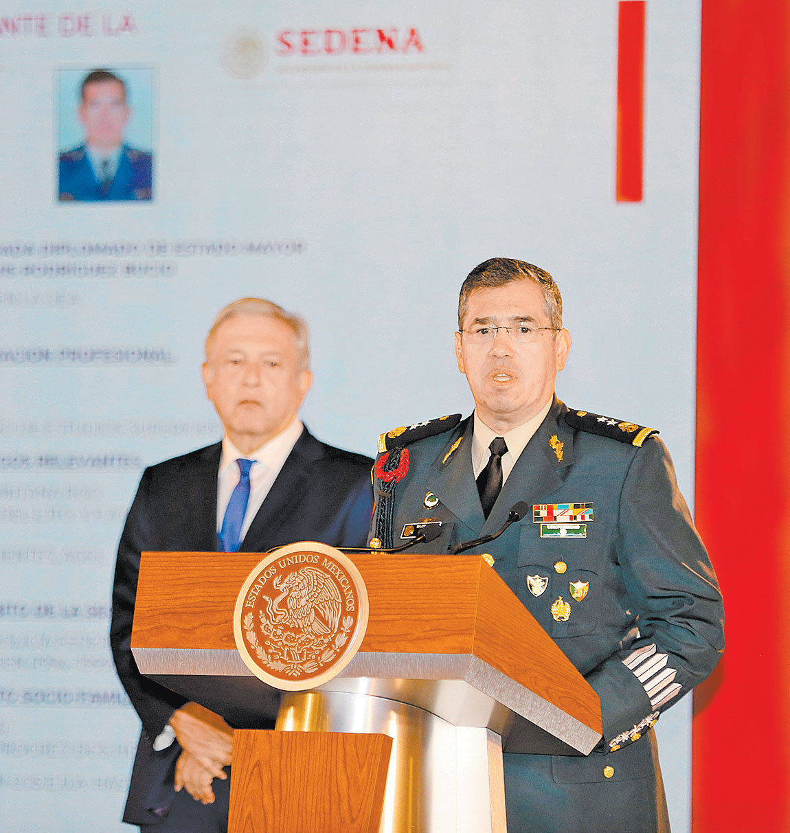 López Obrador anunció ayer al militar como jefe de la nueva institución de seguridad. (Javier Ríos)