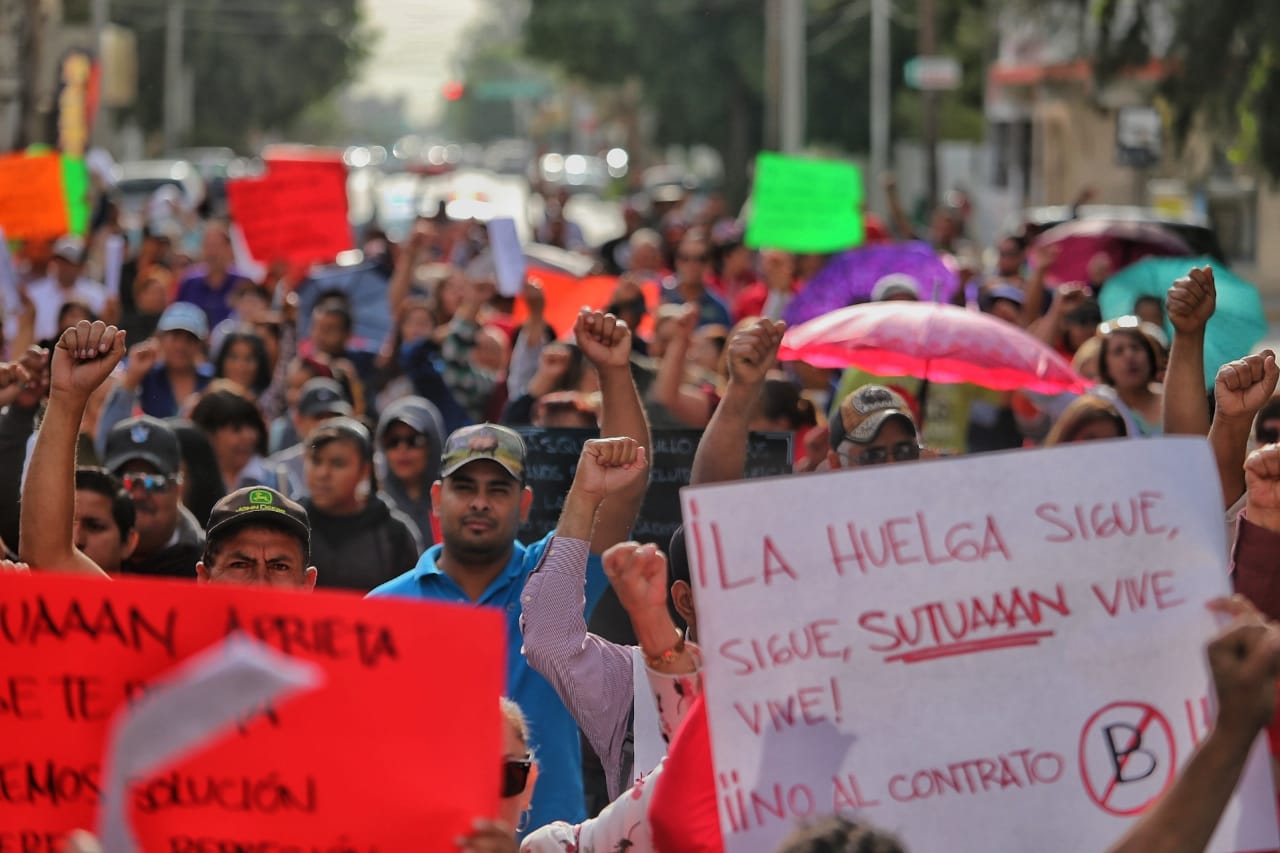 Paso de la marcha por la avenida Juárez. (Rolando Riestra)
