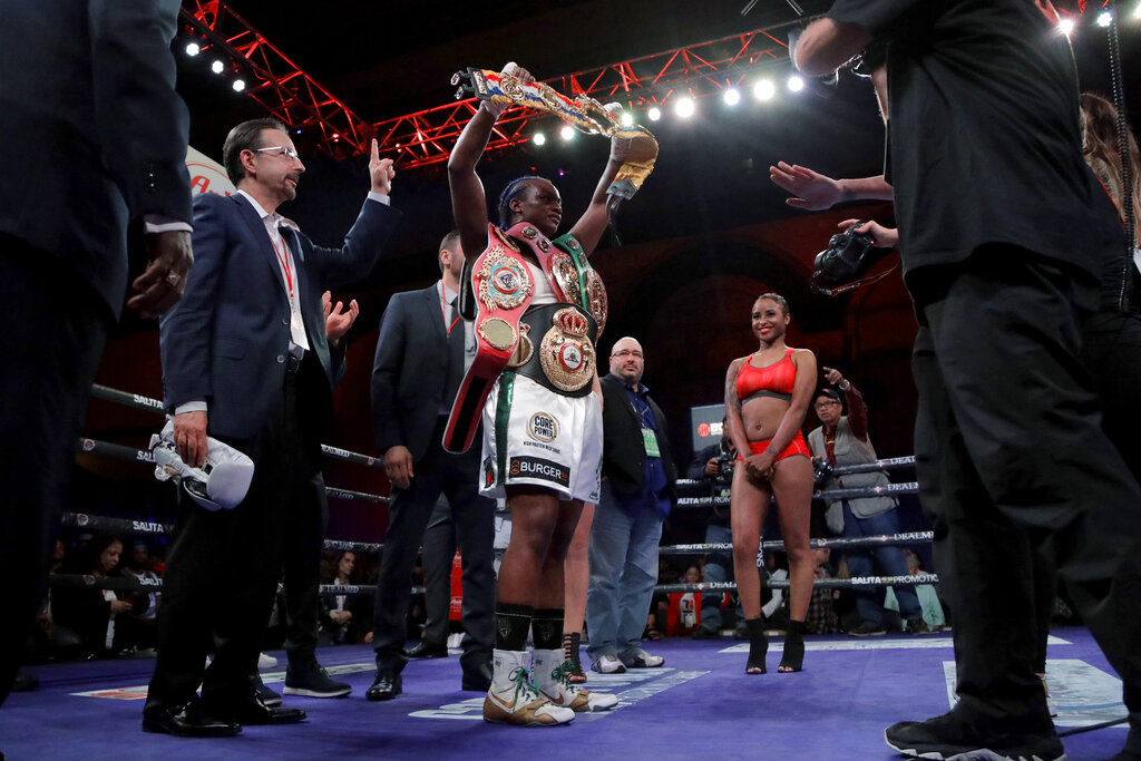 Claressa Shields es la nueva monarca de los pesos medios (AP)