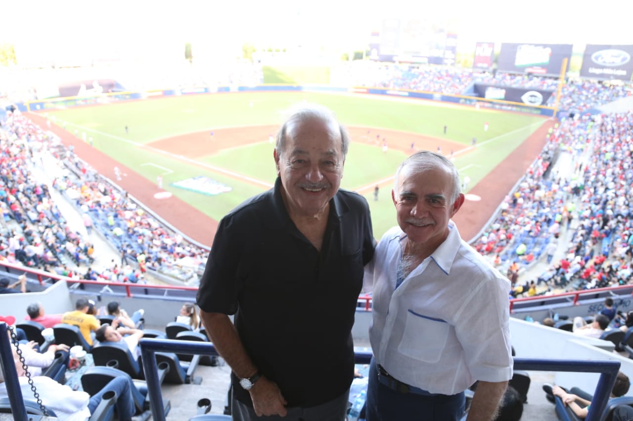 Los empresarios Carlos Slim y Alfonso Romo. (Jorge López)