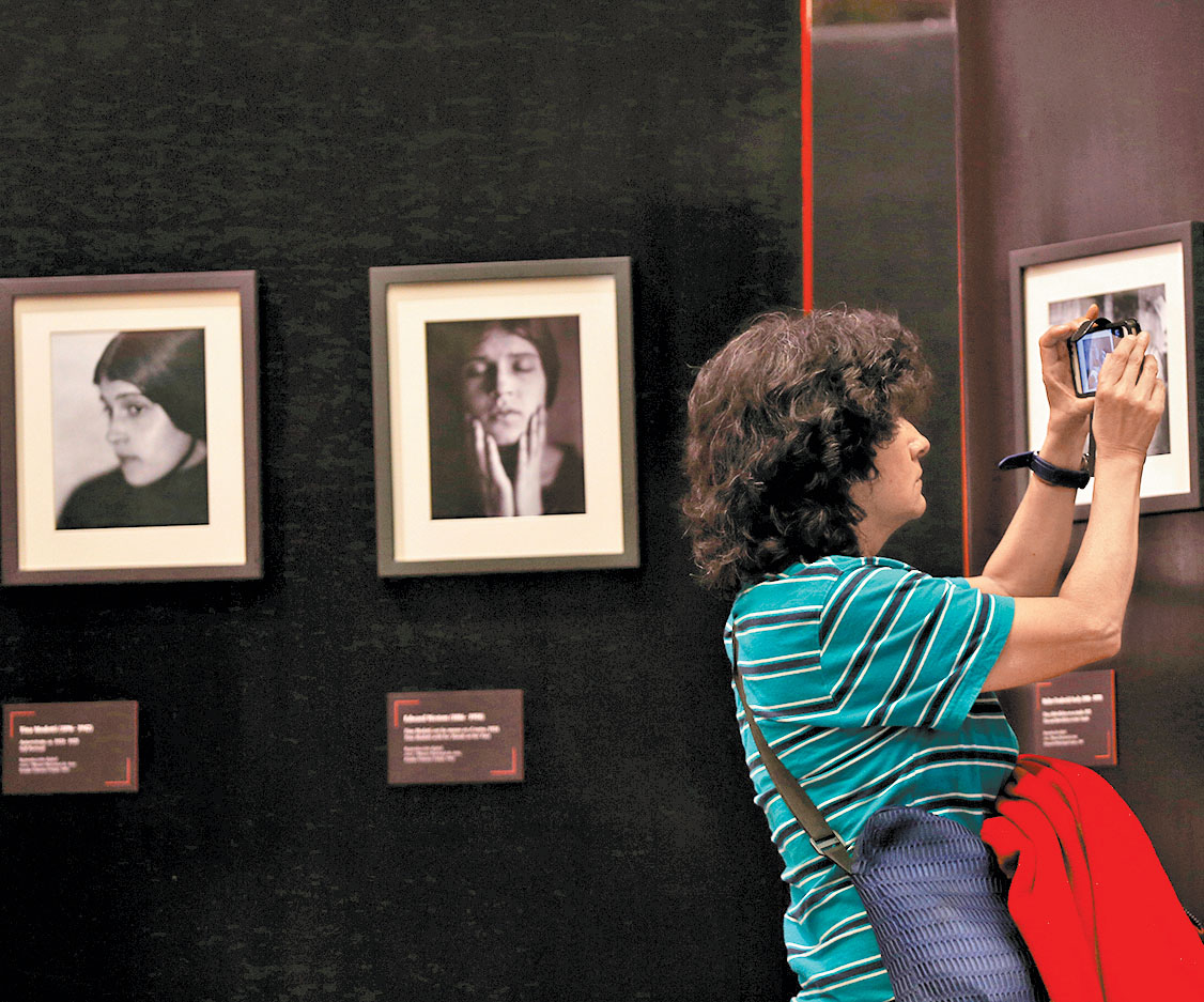 Entre las obras figuran autorretratos de quien fuera modelo de Diego Rivera. (Héctor Téllez)