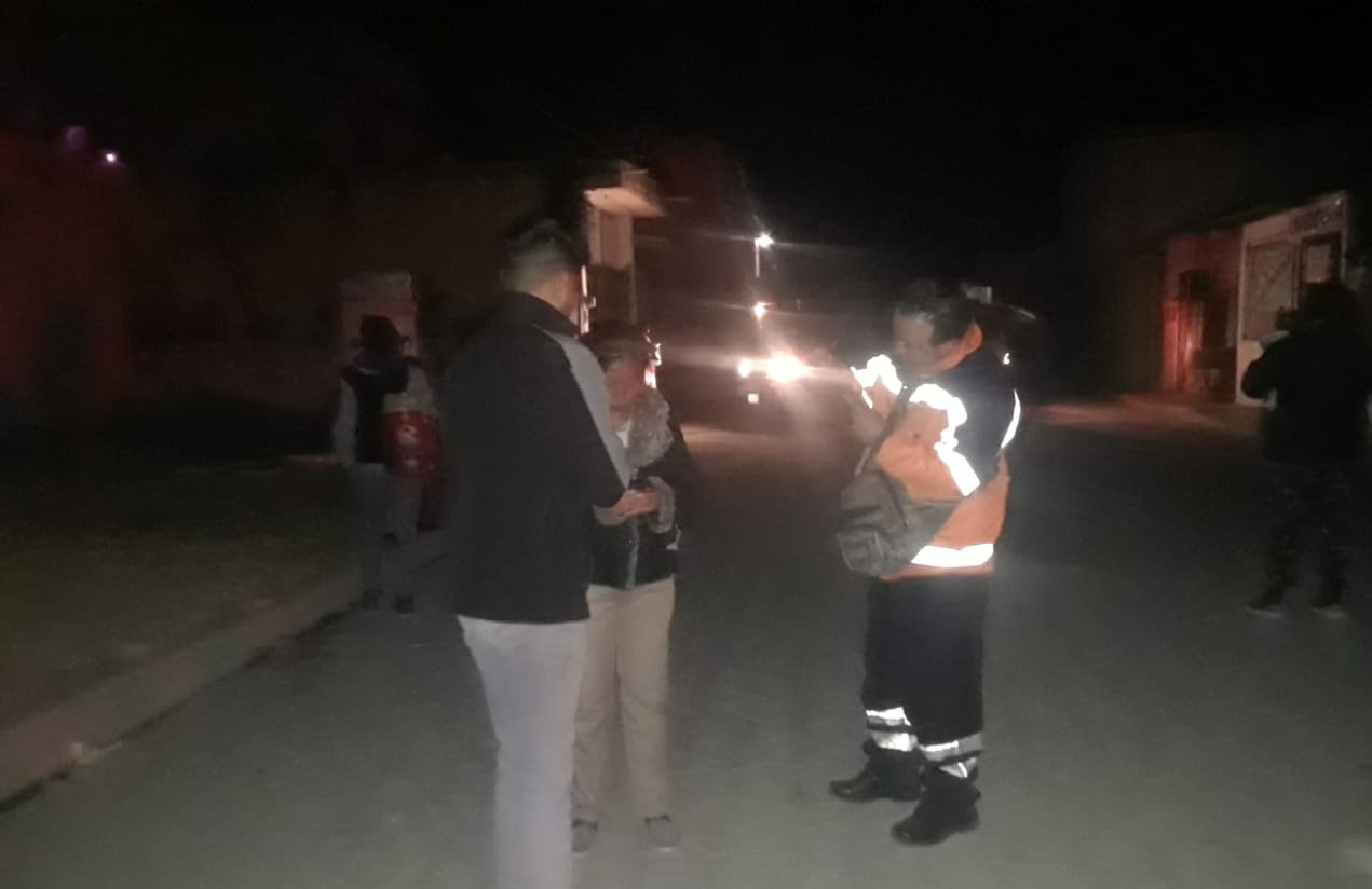Fueron evacuadas, como medida preventiva 300 personas, mismas que después de un par de horas regresaron a sus hogares (Especial)