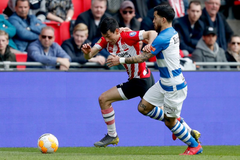 Hirving Lozano fue titular en la remontada del PSV (Twitter @PSV)