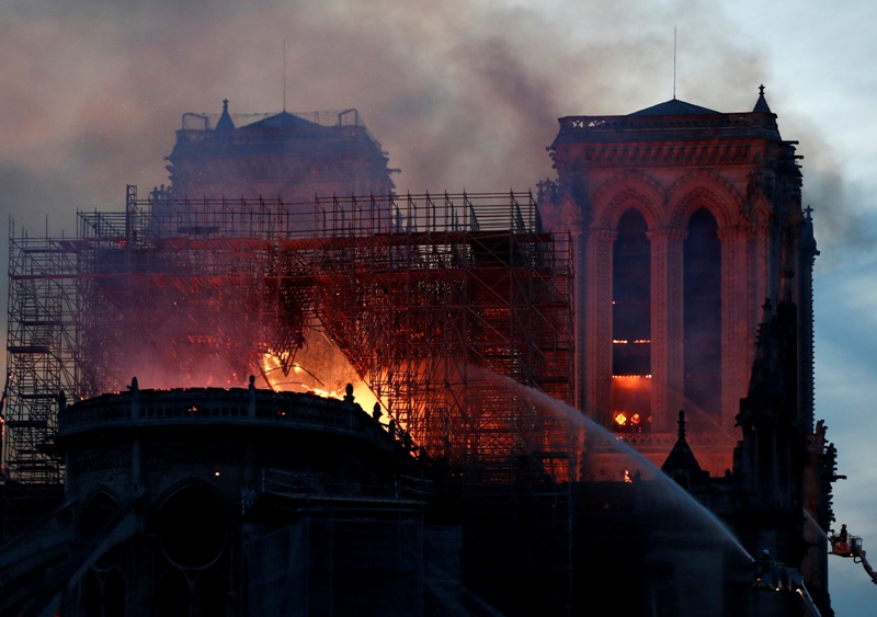 El fuego comenzó a las 18:50 horas locales. (Reuters)