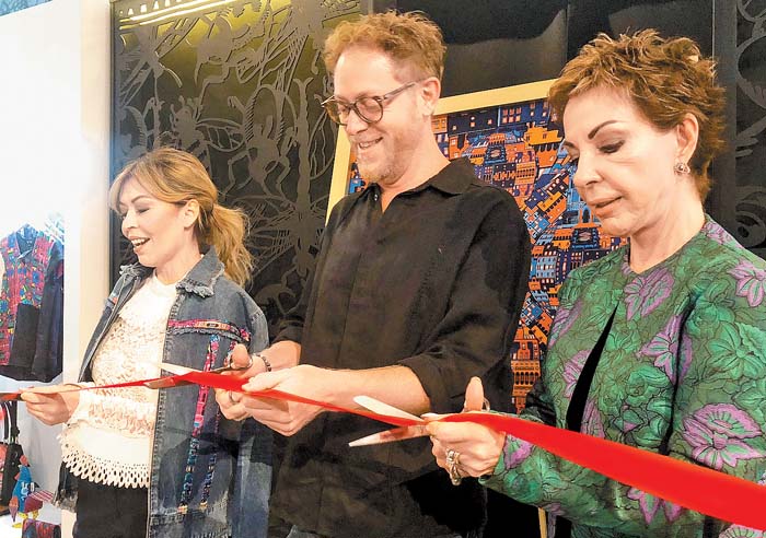 Martha Sahagún de Fox, presidenta de la Fundación Vamos México, corta listón inaugural. Violeta Moreno