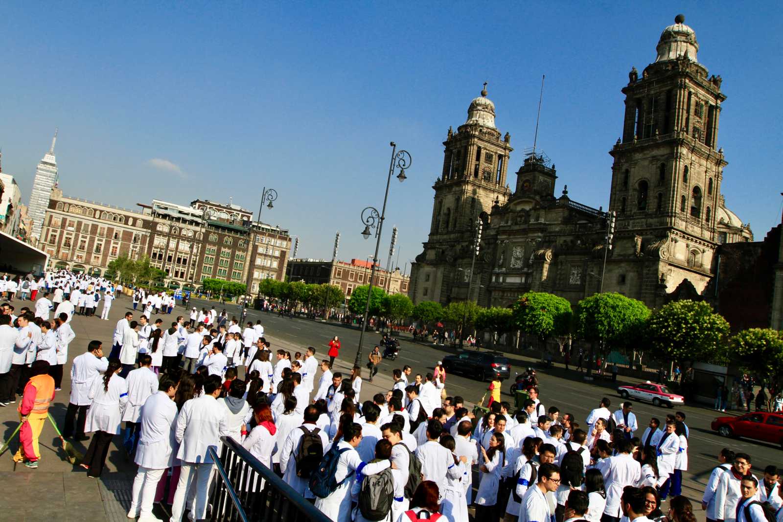 Médicos residentes protestan para exigir pagos atrasados/Especial.