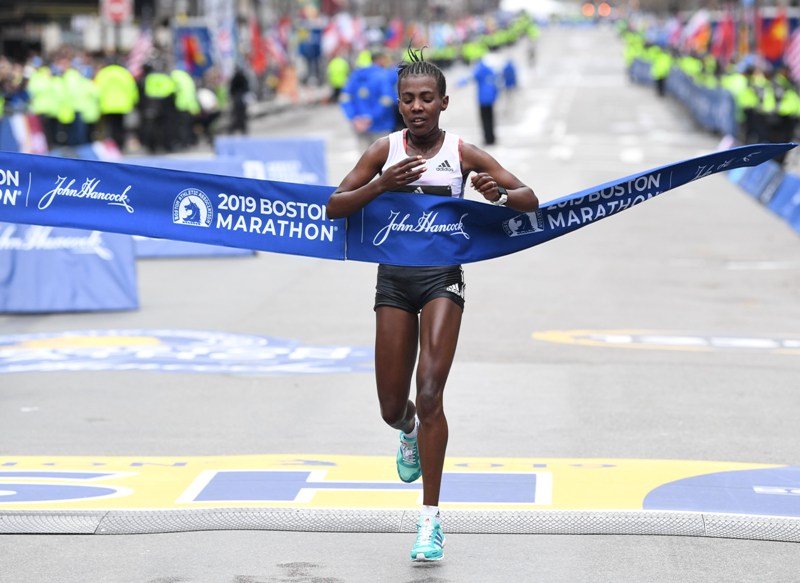Worknesh Degefa, gana la categoría femenina del Maratón de Boston 2019 (Reuters)