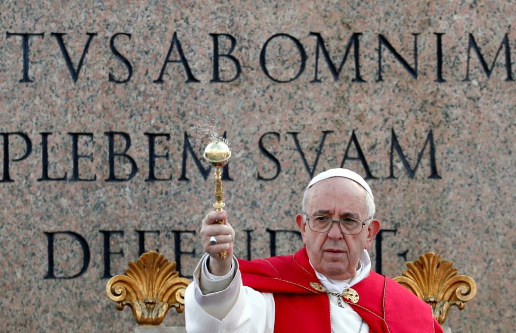 En la carta, el Papa se une a la tristeza que en estos momentos aúna a los fieles parisinos. Reuters