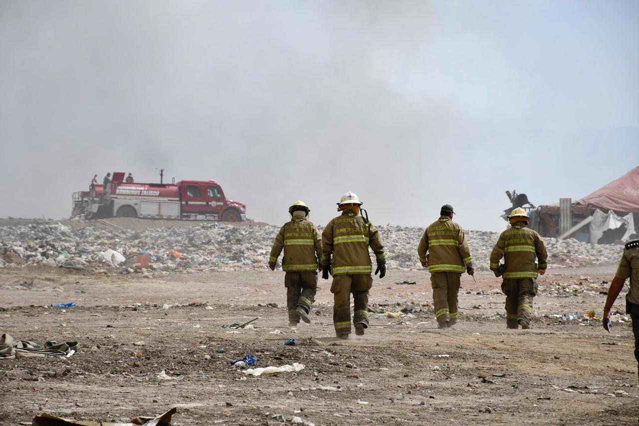 Incendio en vertedero Los Laureles dura más de 24 horas (Cortesía)