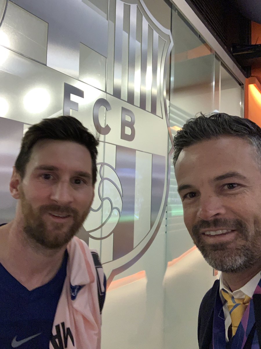 La selfie de Rafael Puente del Río con Lionel Messi (Twitter @rafaelpuente)