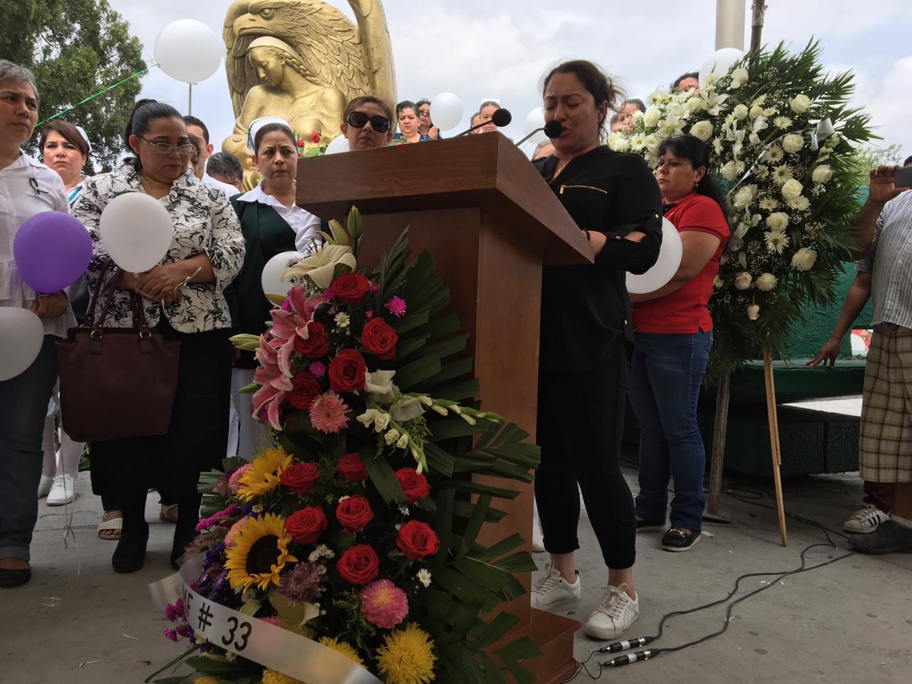 Familiares de la enfermera Ana Josefina, que murió en un accidente vehicular (Foto/Carolina Garza)
