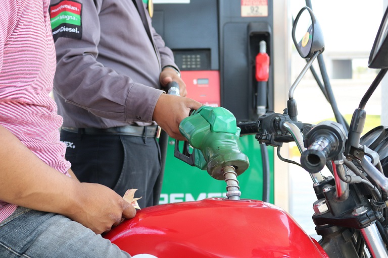 Profeco no revisa las estaciones de servicio, dicen trabajadores