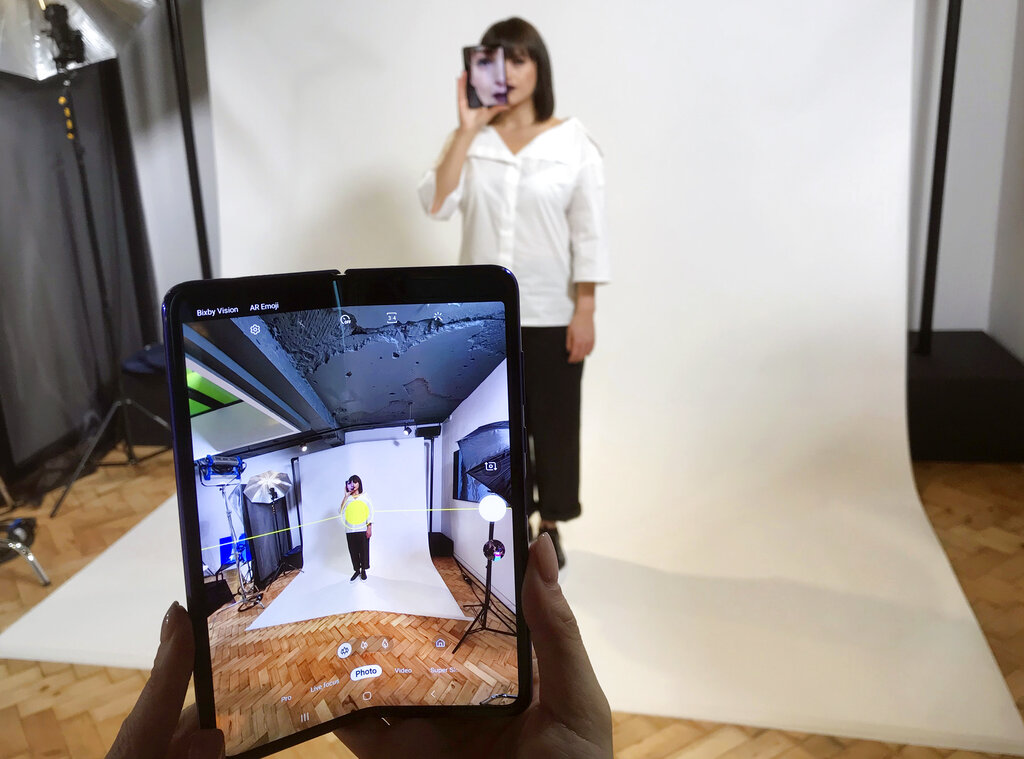 Reportan que el nuevo Samsung plegable, Galaxy Fold, se rompe (AP)