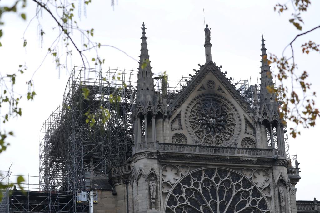 El catastrófico incendio en uno de los monumentos más queridos de Francia provocó una tragedia nacional.  Reuters
