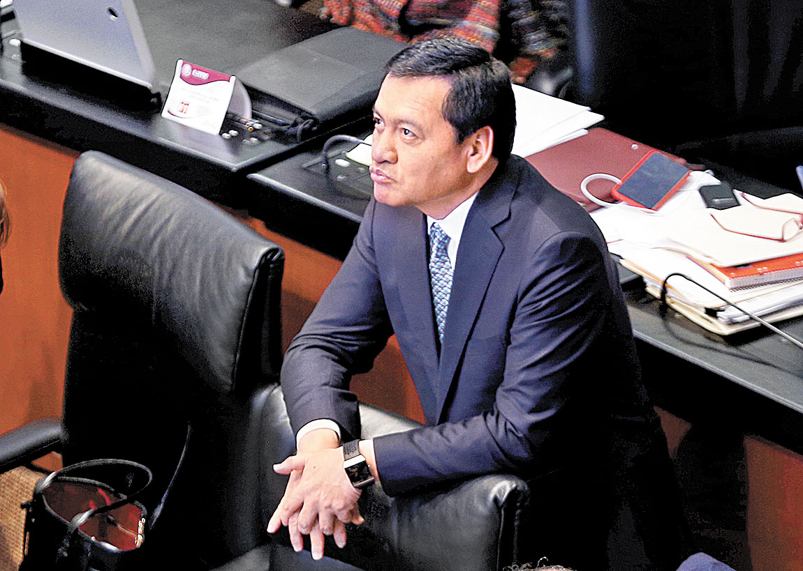 El primer obligado en respetar la Constitución es el Presidente, dice Osorio Chong. (Héctor Téllez)