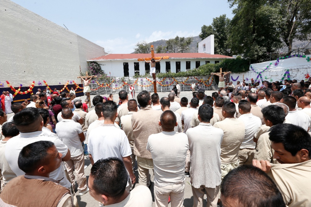 Los internos que representaron la Pasión de Cristo se enfrentaron  un público difícil. (Héctor Tellez)