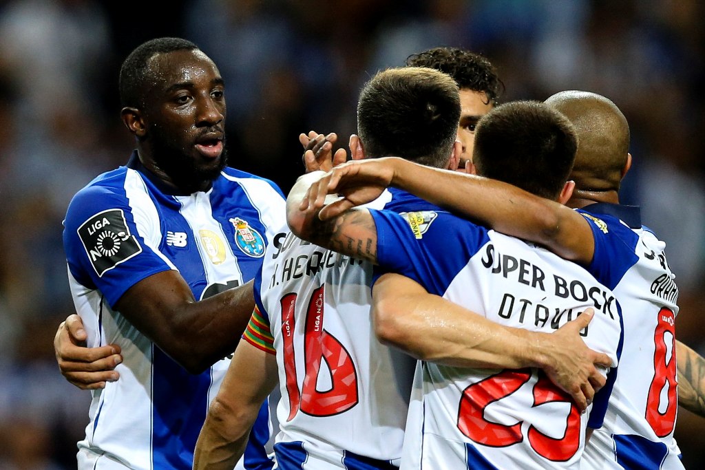 Jugadores del Porto celebran el gol de la victoria (EFE)
