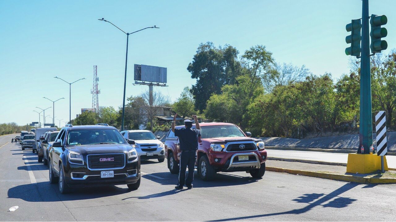 Tránsito de Nuevo Laredo (Foto/Ricardo Hernández)