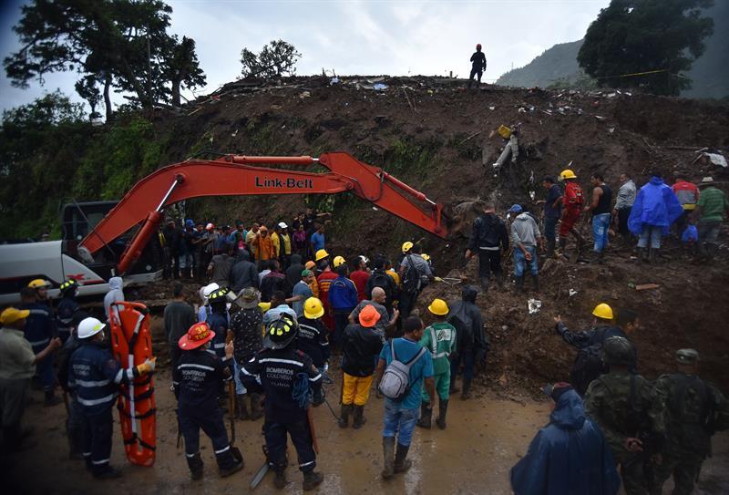El accidente fue provocado por las fuertes precipitaciones que afectan al país desde hace semanas. (EFE)
