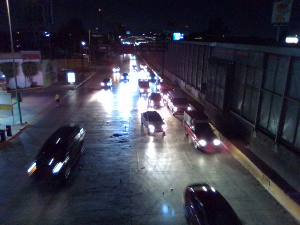 Los carriles centrales de Circuito Interior fueron cerrados por trabajos de rehabilitación. (@SOBSECDMX)