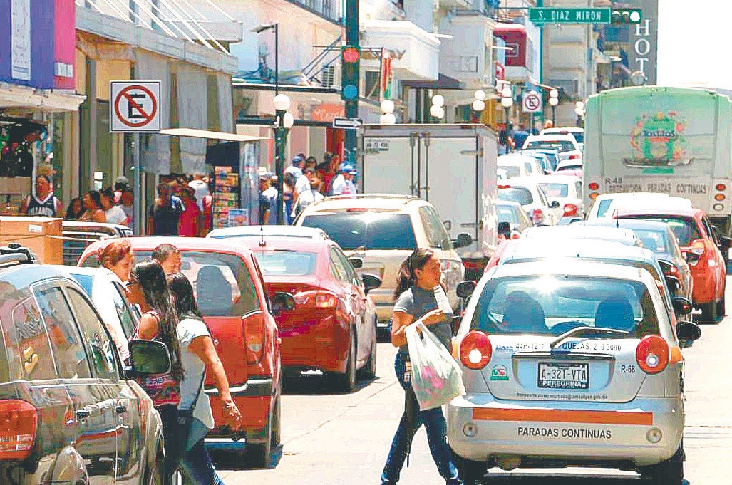 En un día normal ingresan entre 800 y 1,000 vehículos, pero ayer se superó. (Yazmín Sánchez)