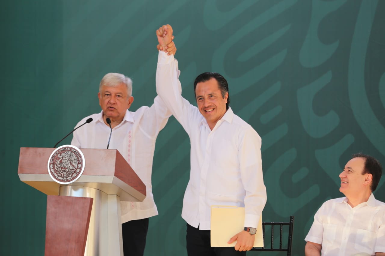 AMLO respalda a Cuitláhuac García tras masacre en Minatitlán/Javier Ríos.