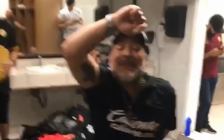Video: El nuevo baile de Maradona tras las semifinales de Dorados ...
