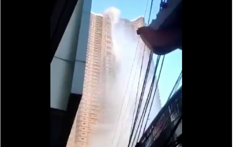 El momento en que el agua cae.