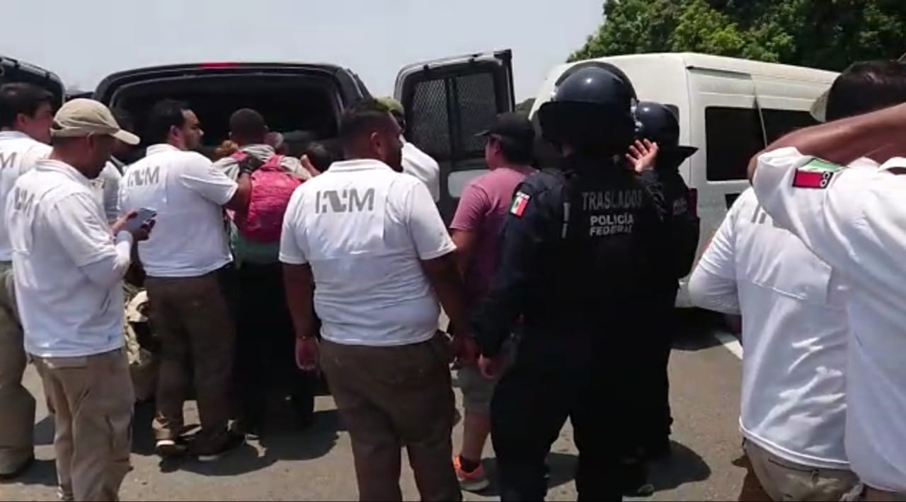 Los migrantes fueron trasladados a la estación Siglo XXI. (Abraham Jiménez)