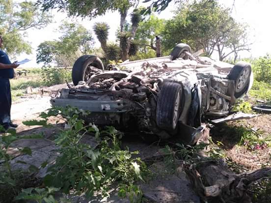 Volcadura de auto.