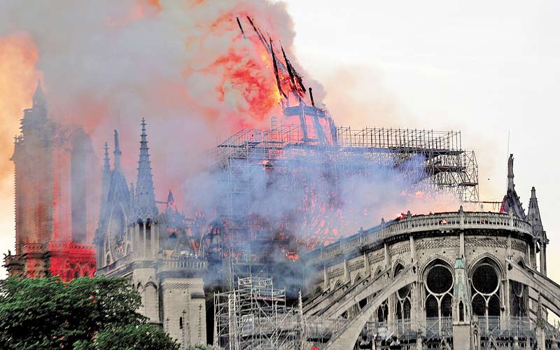 El escritor Javier Sierra dice que la destrucción del elemento “se convirtió en símbolo de la tragedia”. (Foto: Ian Langsdon/EFE )