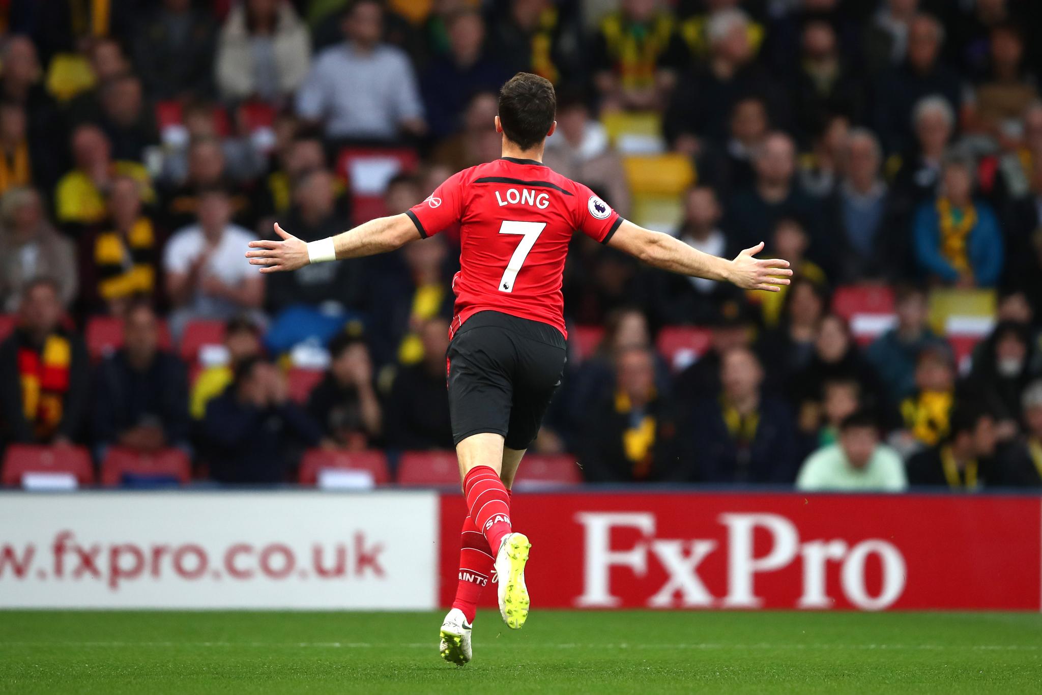 Shane Long festeja su gol ante el Watford (Twitter: Premier League)