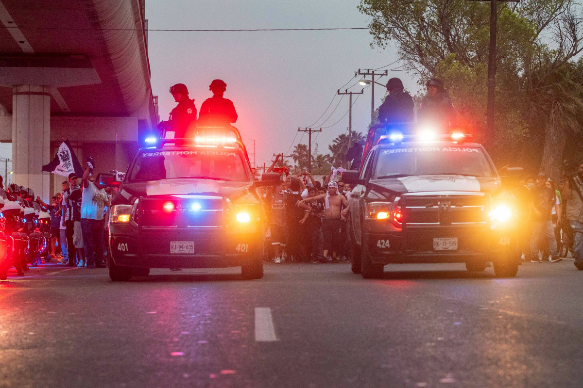 Afición de Monterrey realiza caravana pese a estar prohibidas (Mexsport)