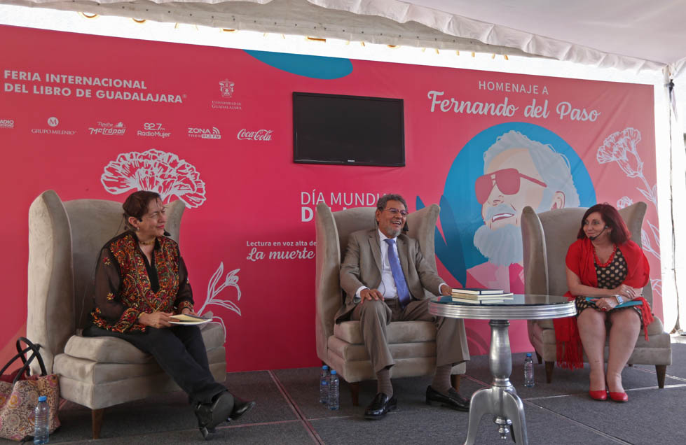 Carmen Villoro, Élmer Mendoza y Marisol Schulz, durante la charla con la que concluyó el maratón de lectura (Fernando Carranza).