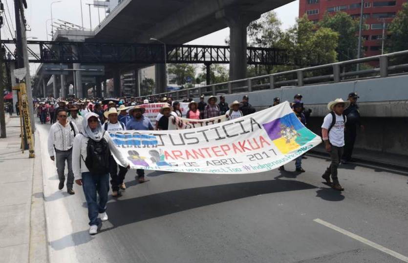 Los manifestantes marcharon sobre Periférico rumbo a la CNDH. | Jorge Becerril