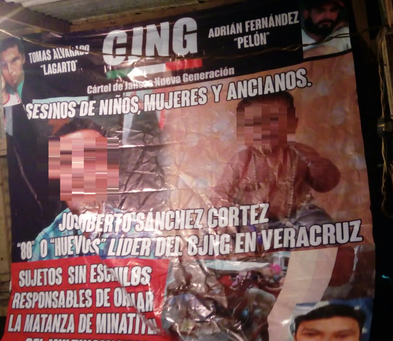 Las mantas fueron colocadas en diferentes puntos de Minatitlán. (Isabel Zamudio)