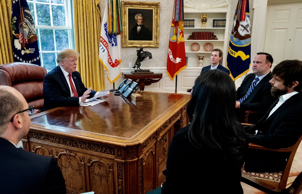 Trump compartió una foto de su reunión con Jack Dorsey en su cuenta de Twitter. (Donald Trump)